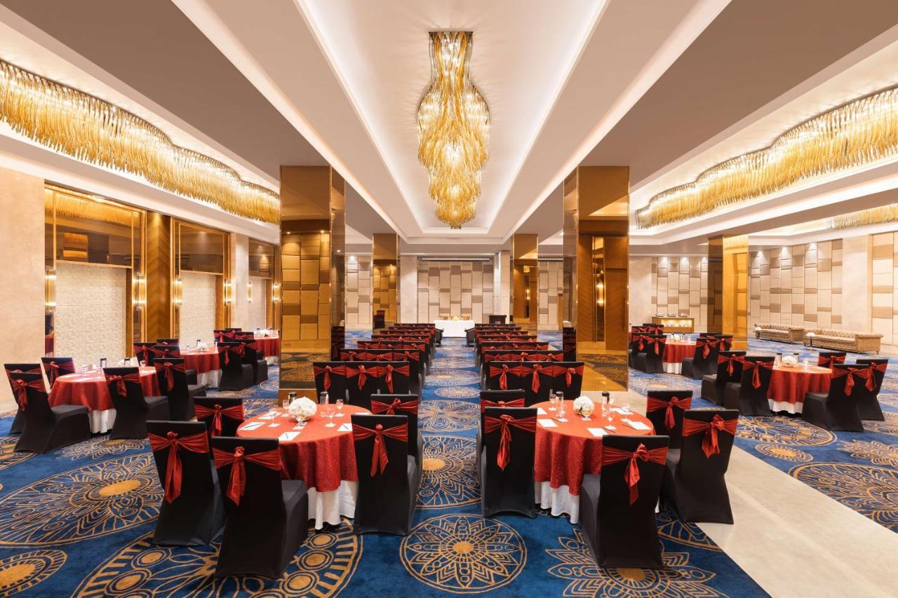 Radisson Center होटल 5*